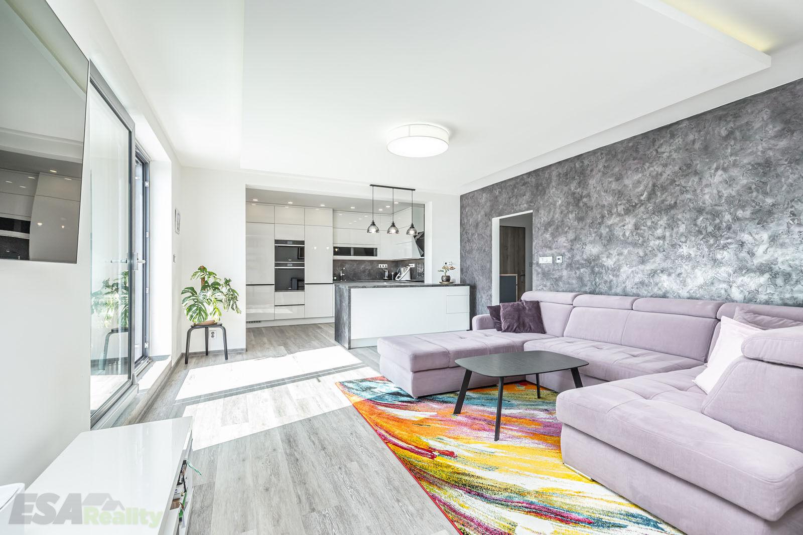 Prodej bytu 3+1, 96,1m², terasy 19,6m2, 8,7m², sklepní kóje 11,7m², park. stání, Benátky nad Jizerou