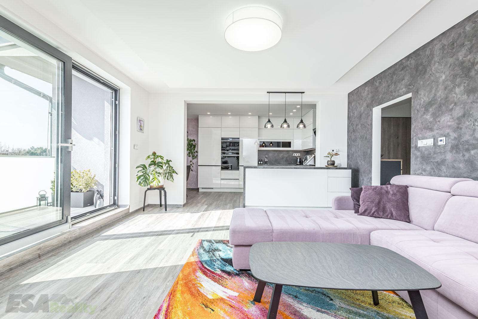 Prodej bytu 3+1, 96,1m², terasy 19,6m2, 8,7m², sklepní kóje 11,7m², park. stání, Benátky nad Jizerou