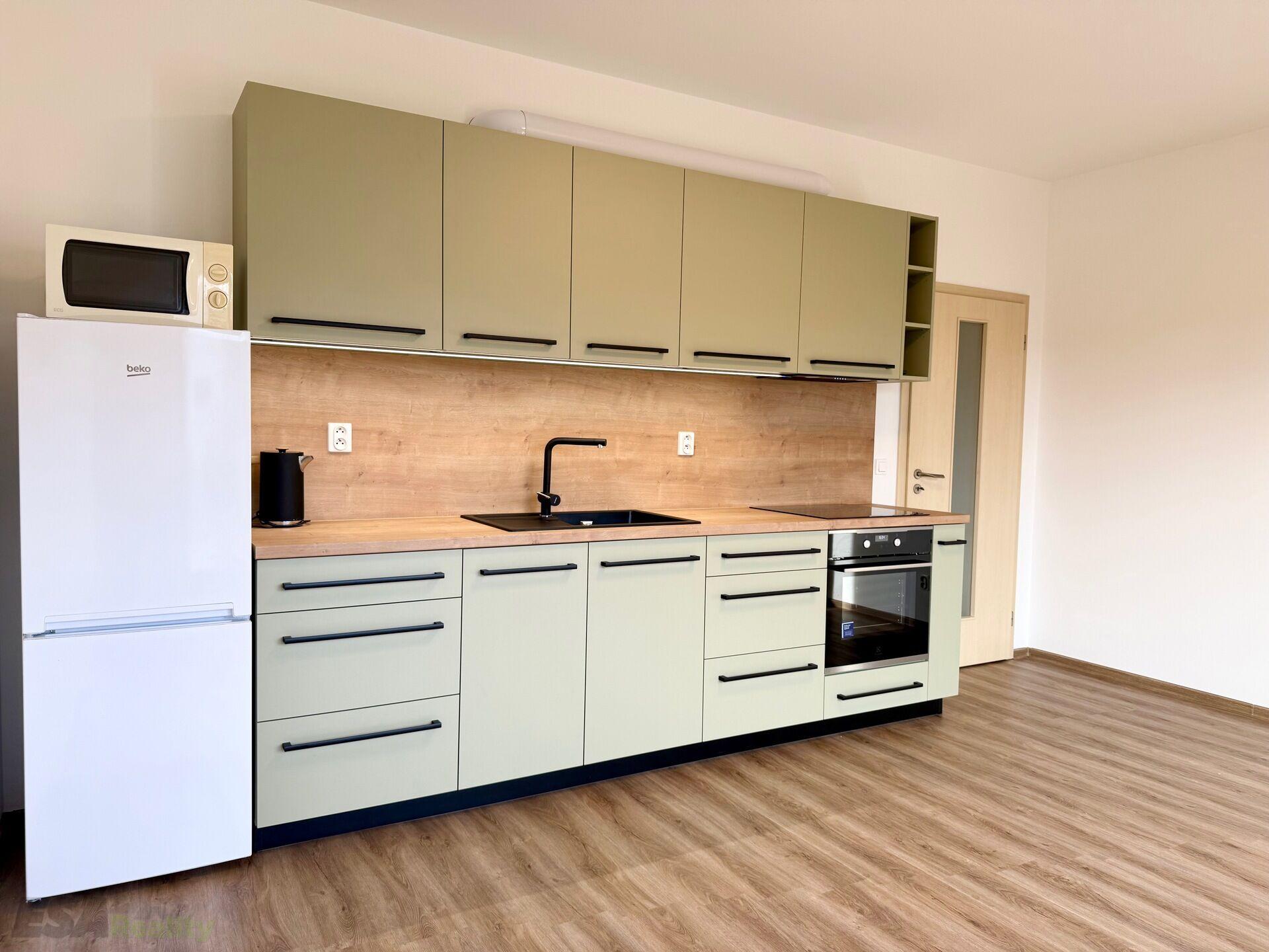 Pronájem bytu 1+kk, 27,5m², balkon 3m², v ulici K Palečku, Horní Počernice