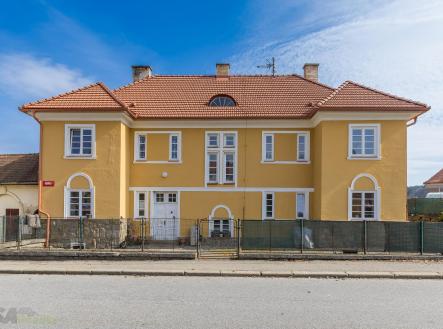 Prodej - nájemní dům, 197 m²