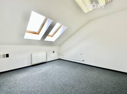Pronájem - kanceláře, 179 m²