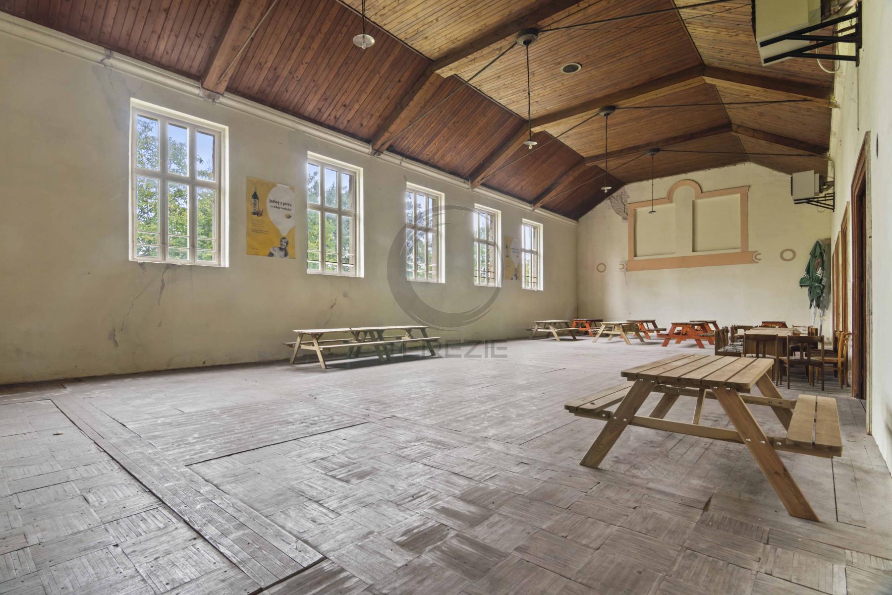 Objekt určený k bydlení či podnikání, Zlonice