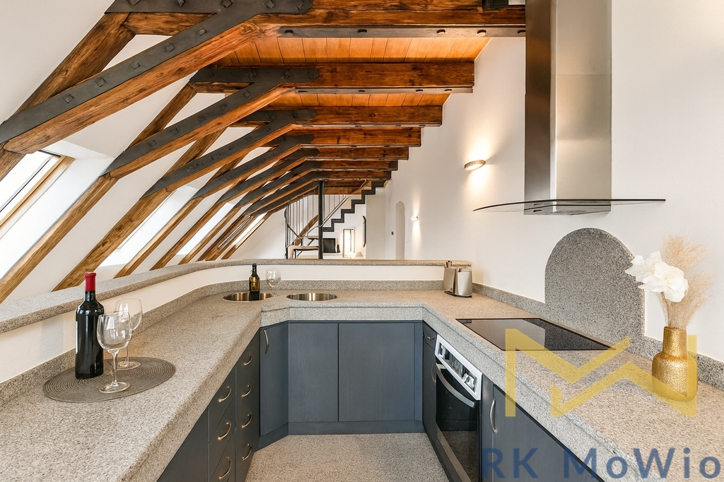 luxusni-podkrovni-kuchyne-s-vyhledem.jpg
