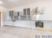 Pronájem - dům/vila, 373 m²