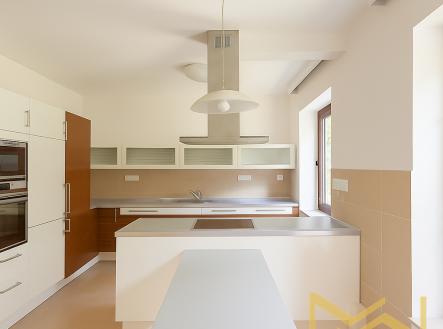Pronájem - dům/vila, 417 m² obrázek