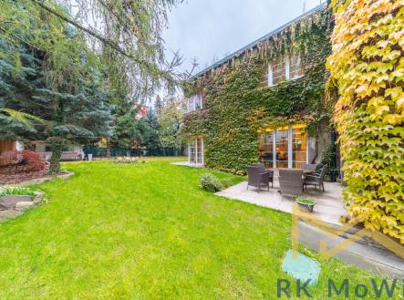 Pronájem - dům/vila, 259 m²