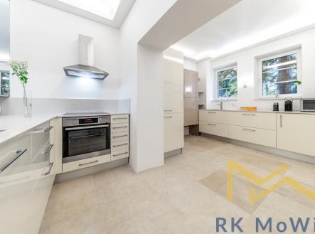 Pronájem - dům/vila, 259 m²