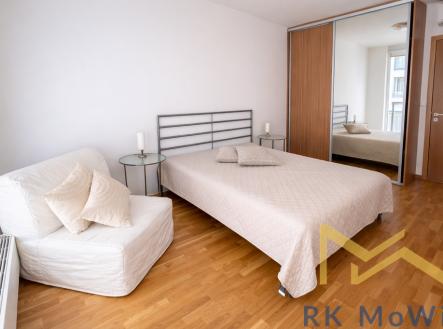 svetelna-loznice-s-elegantnimi-detaily.png | Pronájem bytu, 2+kk, 56 m²