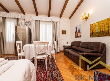 Italská | Pronájem bytu, 1+kk, 38 m²