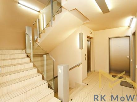 img-1634-1024x682-1-1.jpg | Pronájem - malý objekt/garáž