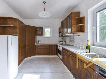 tradicni-kuchyne-s-prirodnimi-doteky.png | Pronájem - dům/vila, 295 m²