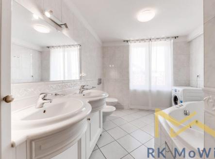 Italská bathroom | Pronájem bytu, 3+kk, 109 m²