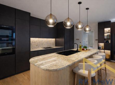 modernni-kuchyn-s-dekorem-v-cerne-a-bezove.png | Pronájem bytu, 2+kk, 64 m²