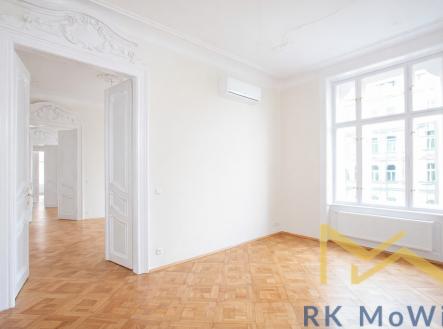 Pronájem - kanceláře, 319 m²