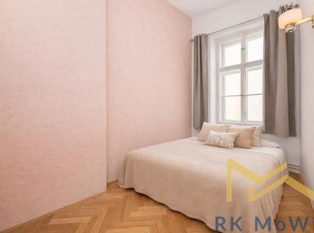 pokoj-s-neutralnimi-tony-a-svetlem.jpg | Pronájem bytu, 3+1, 110 m²