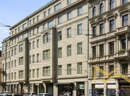 historicka-ulice-s-elegantnimi-budovami.png | Pronájem - malý objekt/garáž