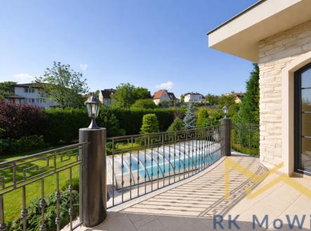 elegant-balkon-a-zahrada-s-bazenem.png | Pronájem - dům/vila, 600 m²