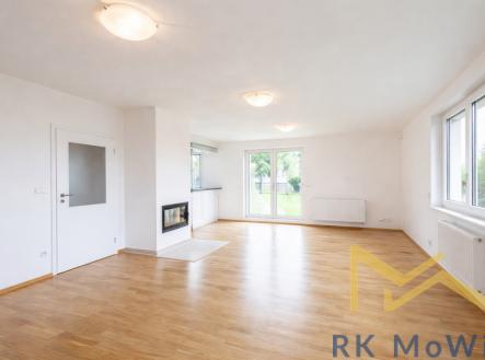 priestranny-obyvaci-pokoj-s-krbem.png | Pronájem - dům/vila, 280 m²