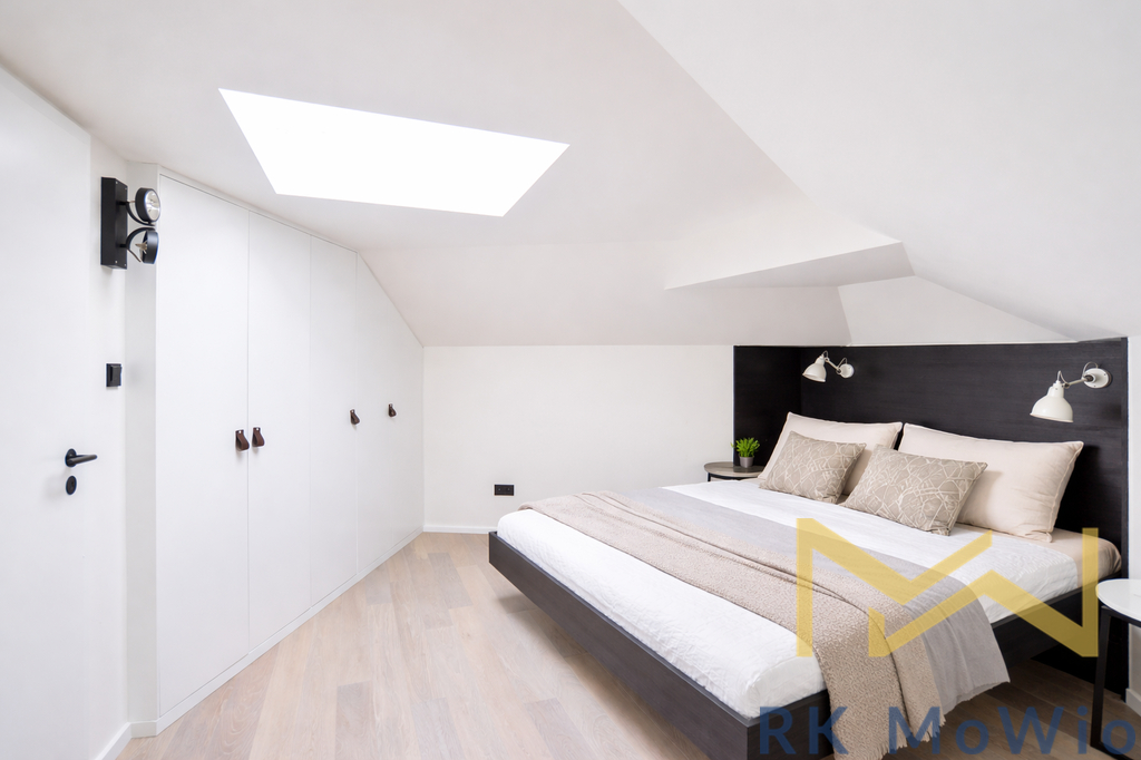 svetly-a-moderni-podkrovni-pokoj.png