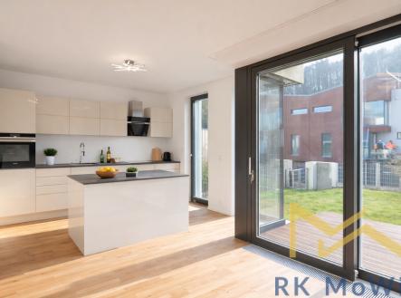 modern-kitchen-with-backyard-view.png | Pronájem - dům/vila, 127 m²