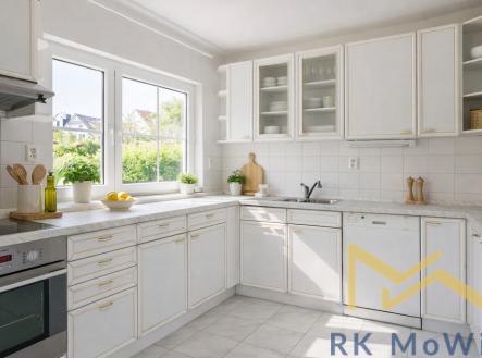 svetla-kuchyne-s-oknem-a-citrony.png | Pronájem - dům/vila, 365 m²
