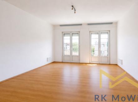 prostorny-obyvaci-pokoj-se-svetlem.png | Pronájem - dům/vila, 365 m²