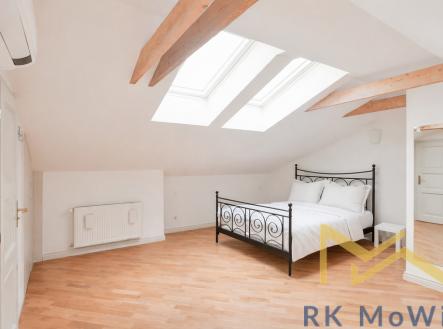 slunny-podkrovni-pokoj-s-posteli.png | Pronájem bytu, 3+kk, 98 m²