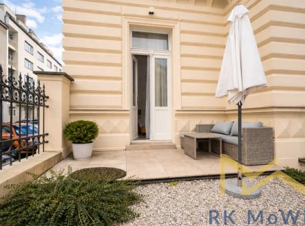 utulne-patio-pred-evropskou-budovou.png | Pronájem bytu, 2+kk, 69 m²