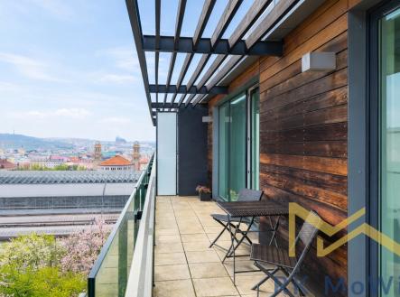 modern-balkon-s-vyhledem-na-mesto.png | Pronájem bytu, 3+kk, 76 m²
