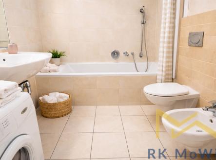 moderni-koupelna-s-vanou-a-toaletou.png | Pronájem bytu, 5+1, 168 m²