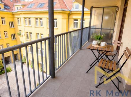 balkon-s-vyhledem-na-zluty-dvur.png | Pronájem - kanceláře, 168 m²