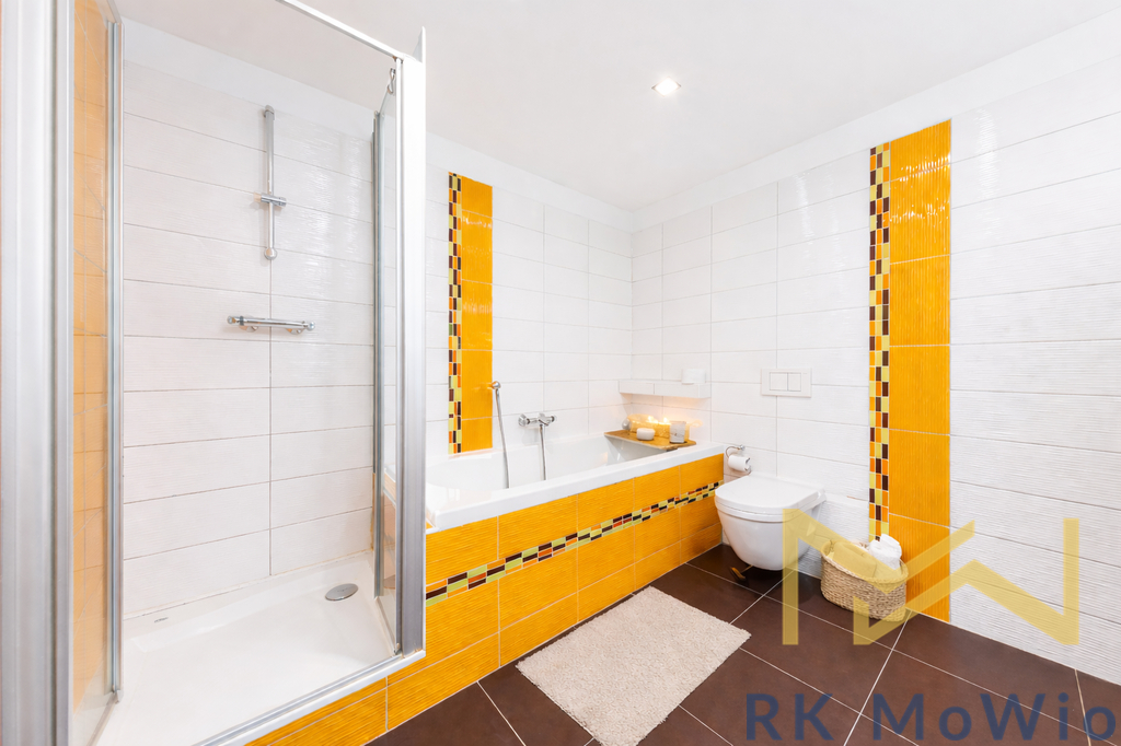 moderni-koupelna-s-oranzovymi-dlazdicemi-1.png