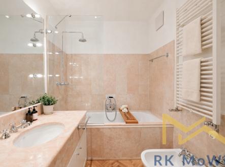 elegant-koupelna-s-mramorovymi-detaily.png | Pronájem bytu, 5+1, 171 m²