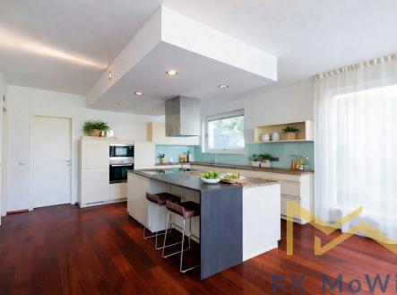 moderni-svetla-kuchyne-s-ostrovem.png | Pronájem - dům/vila, 219 m²
