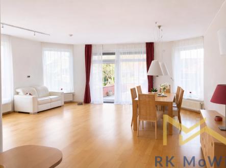 moderni-obyvaci-a-jidelni-prostor-2.png | Pronájem - dům/vila, 336 m²