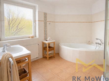 svetla-a-minimalisticka-koupelna.png | Pronájem - dům/vila, 336 m²