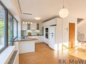 Pronájem - dům/vila, 230 m²