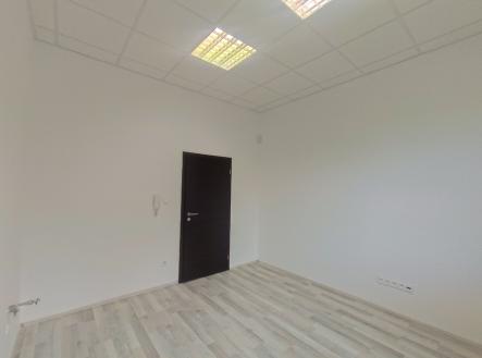 img-20260617-181204.jpg | Pronájem - kanceláře, 14 m²