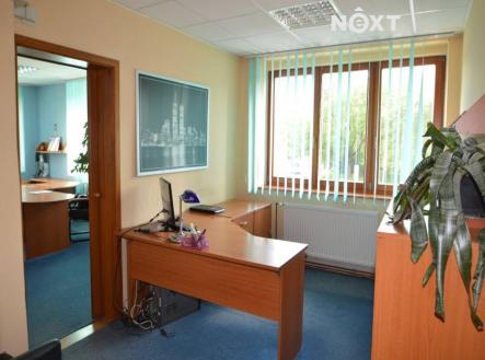 Pronájem - kanceláře, 87 m²