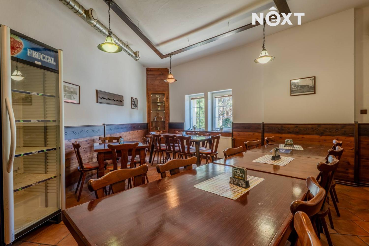 Prodej komerční Restaurace, 302㎡