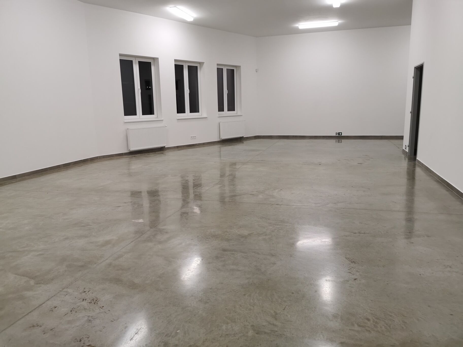 Pronájem komerčního prostoru o ploše 130 m2, Králův Dvůr