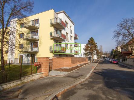 pohled na dům | Pronájem bytu, 1+kk, 31 m²