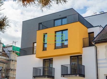 pohled na dům | Pronájem bytu, 1+kk, 30 m²