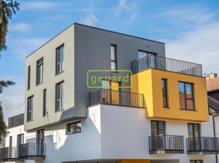 pohled na dům | Pronájem bytu, 1+kk, 30 m²