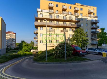 Pohled na dům | Prodej - malý objekt/garáž