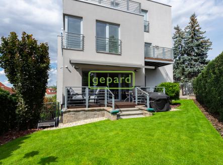 Pohled na Pohled na zahradu a terasuterasu | Prodej bytu, 3+1, 99 m²