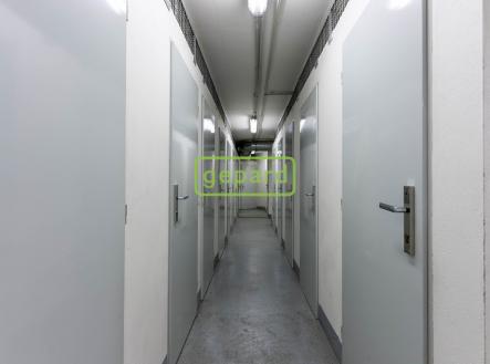 přístup ke sklepům | Prodej - malý objekt/garáž