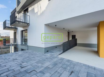 Vchod do domu | Pronájem bytu, 2+kk, 48 m²