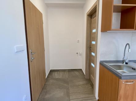 foto 3 - předsíň | Pronájem bytu, 1+kk, 36 m²