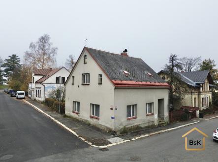 pohled na dům  | Prodej - dům/vila, 173 m²